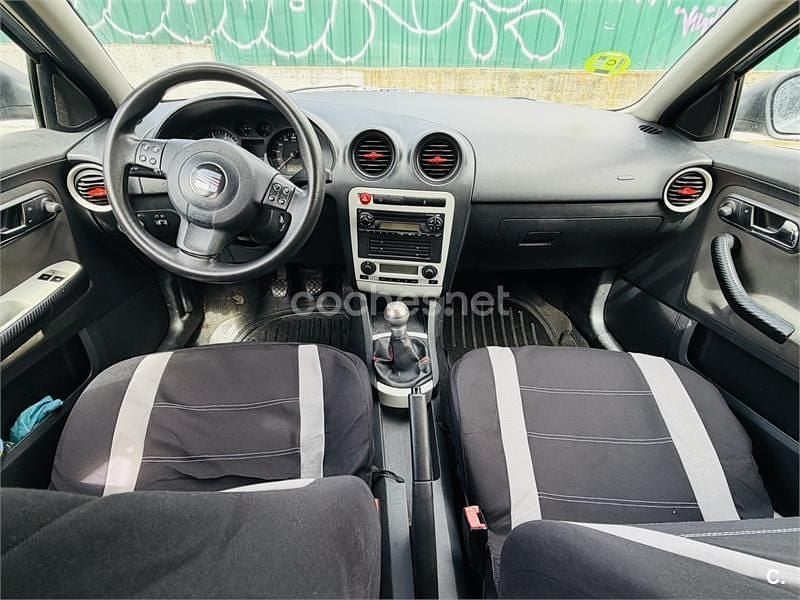 Begagnad Seat Ibiza Sport 75 HK (55 kW) 2006 Grå Halvkombi