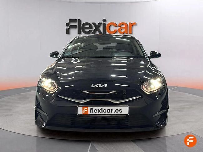 Usado Kia Ceed 136 CV (100 kW) 2023 Negro Utilitario