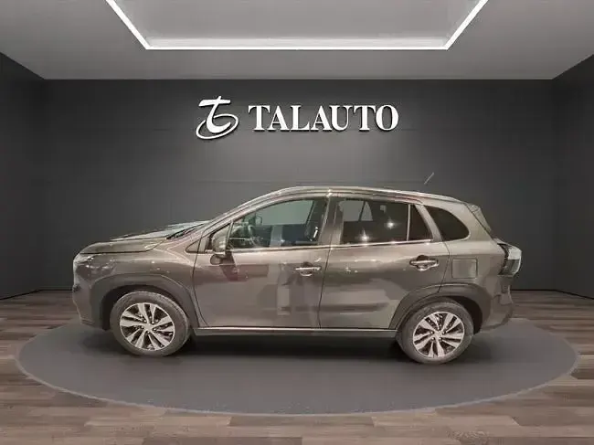 Usado Suzuki SX4 S-Cross 129 CV (94 kW) 2025 Gris / plata SUV