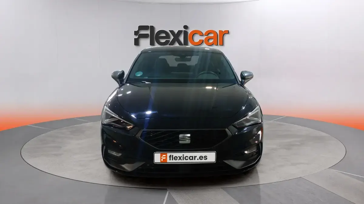 Usado Seat Leon FR 150 CV (110 kW) 2025 Negro Familiar