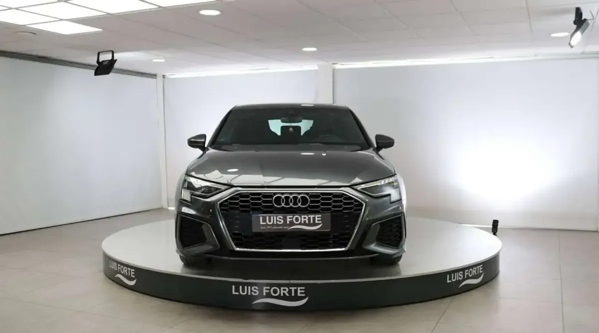 Usado Audi A3 Sportback S-Line 150 CV (110 kW) 2023 Gris Utilitario