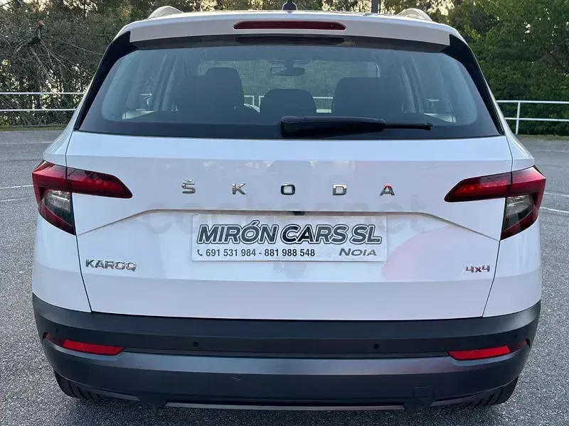 Usado Skoda Karoq Ambition 150 CV (110 kW) 2022 Blanco SUV