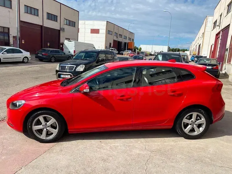 Usado Volvo V40 Kinetic 150 CV (110 kW) 2015 Rojo Berlina