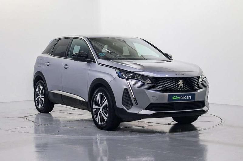 Usado Peugeot 3008 Allure 131 CV (96 kW) 2023 Plateado SUV