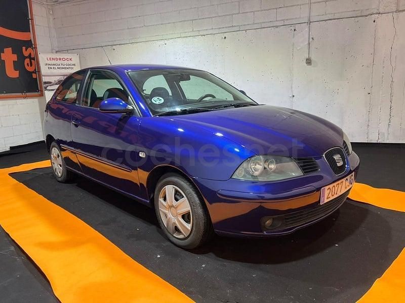 Usado Seat Ibiza Stella 100 CV (73 kW) 2003 Azul Berlina