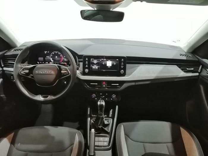 Usado Skoda Scala Selection 115 CV (84 kW) 2025 Gris / plateado Utilitario