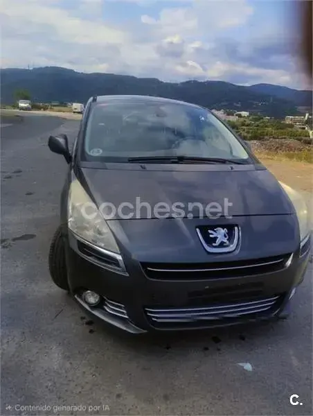 Usado Peugeot 5008 Allure 115 CV (84 kW) 2013 Negro Monovolumen