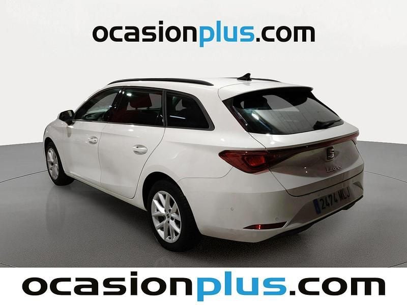 Usado Seat Leon Style 130 CV (95 kW) 2023 Blanco Monovolumen