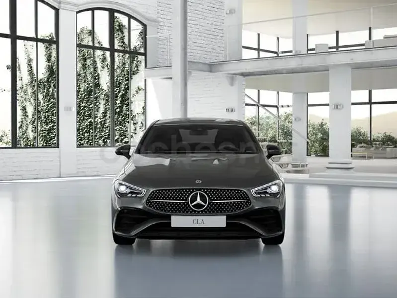 Usado Mercedes CLA220 AMG line 190 CV (139 kW) 2025 Gris / plata Berlina