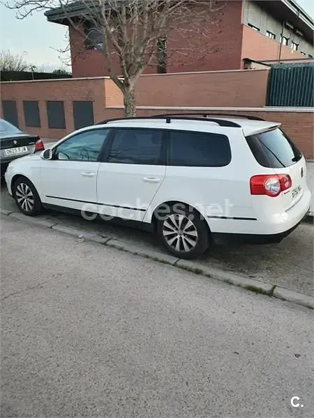 Usado VW Passat Advance 105 CV (77 kW) 2011 Blanco Familiar