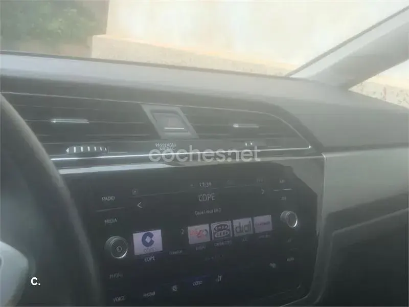 Usado VW Touran 150 CV (110 kW) 2024 Blanco Monovolumen