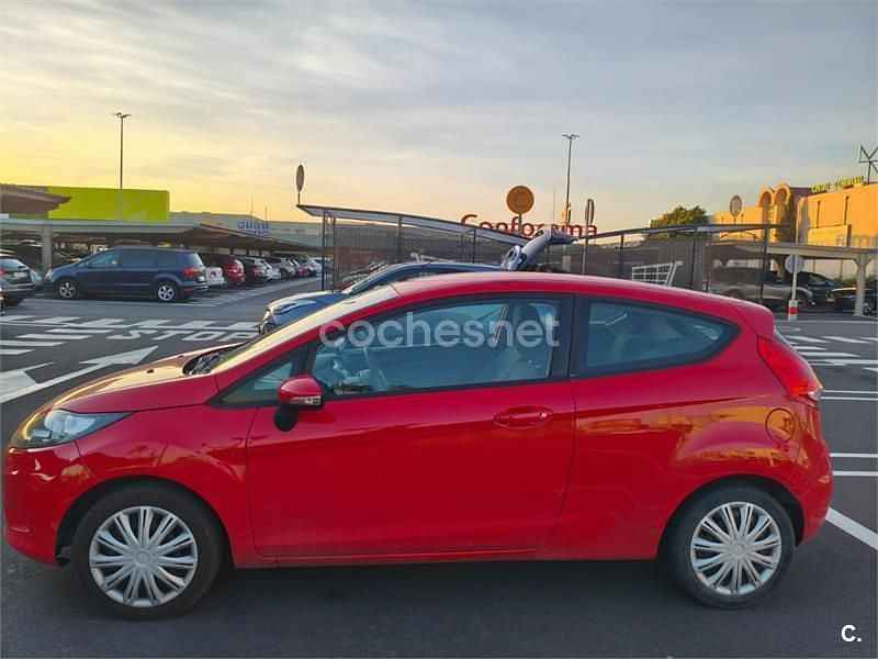 Usado Ford Fiesta Trend 82 CV (60 kW) 2011 Rojo Berlina