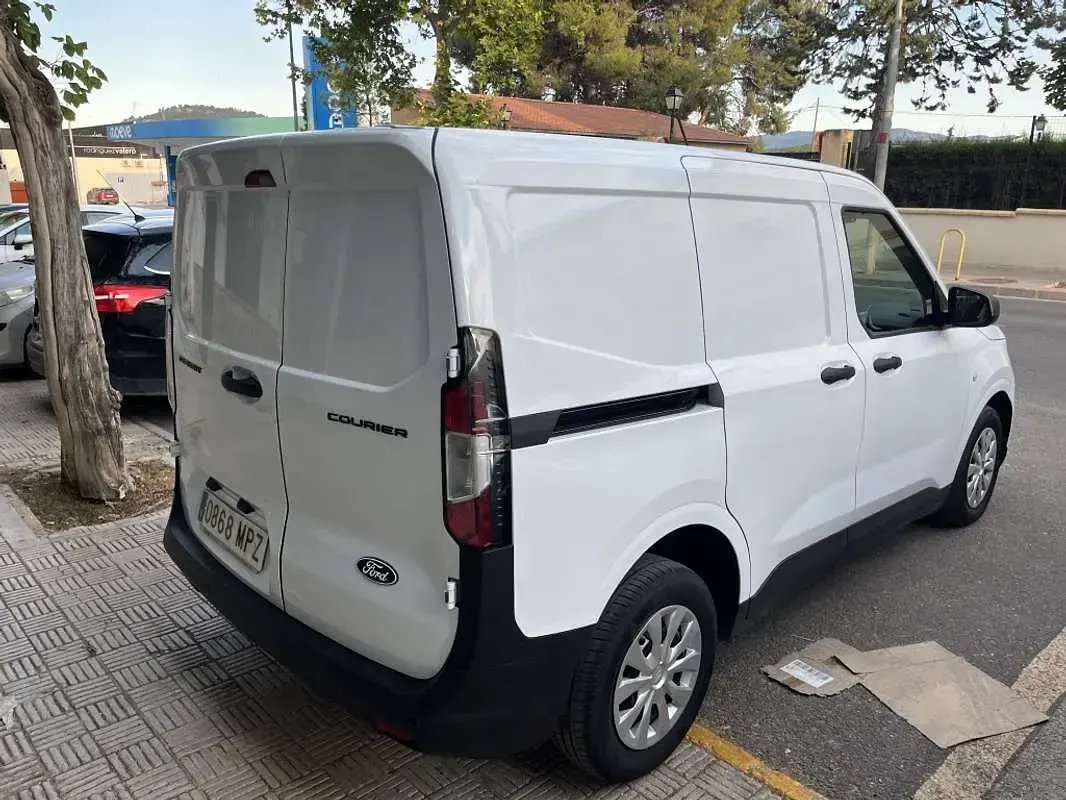 Usado Ford Transit Trend 102 CV (75 kW) 2024 Blanco Van