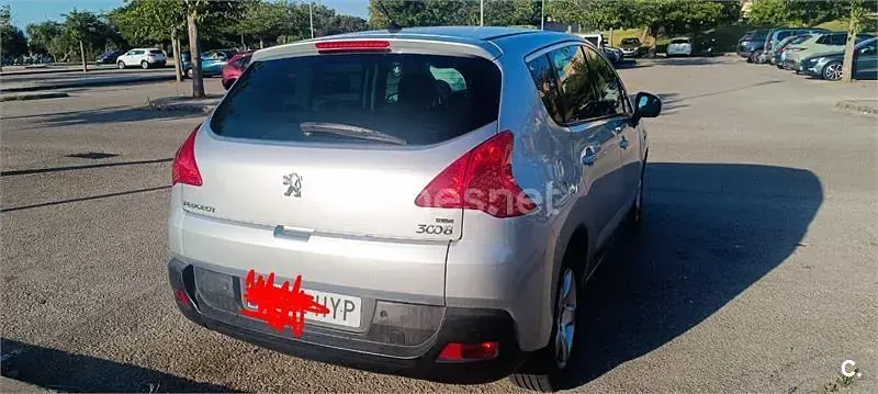 Usado Peugeot 3008 Active 115 CV (84 kW) 2012 Gris / plata Familiar