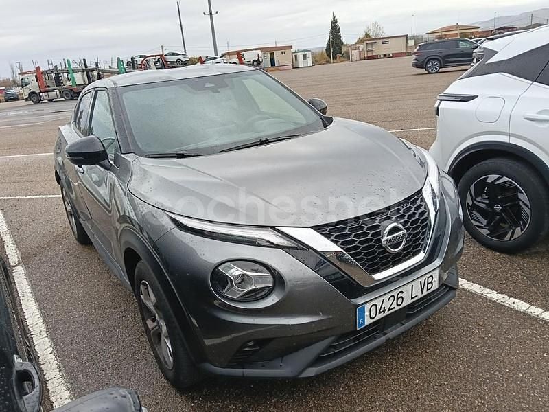 Usado Nissan Juke N-Connecta 114 CV (83 kW) 2021 Gris / plata SUV