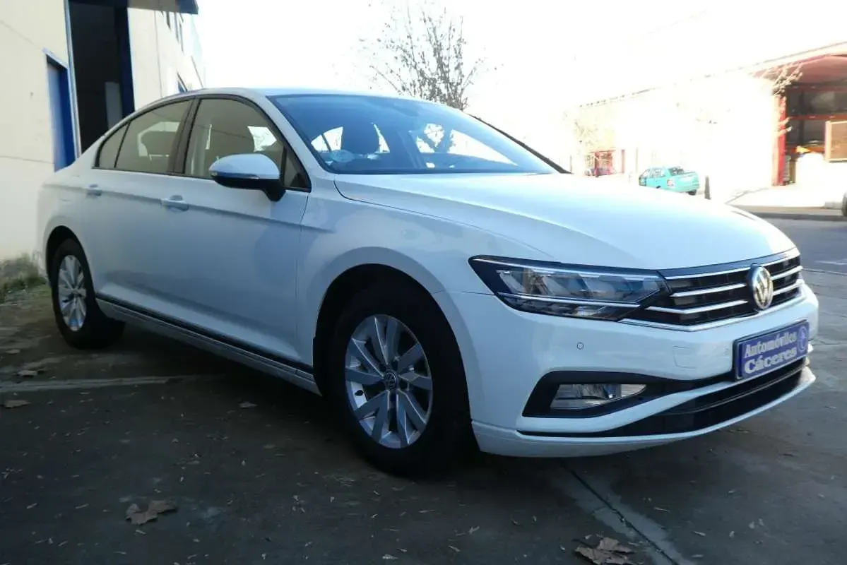 Usado VW Passat Business 120 CV (88 kW) 2020 Blanco Berlina