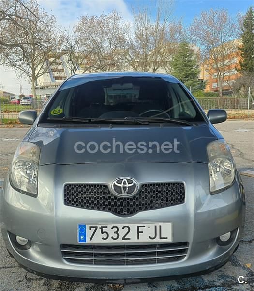 Usado Toyota Yaris 90 CV (66 kW) 2006 Gris / plata Berlina