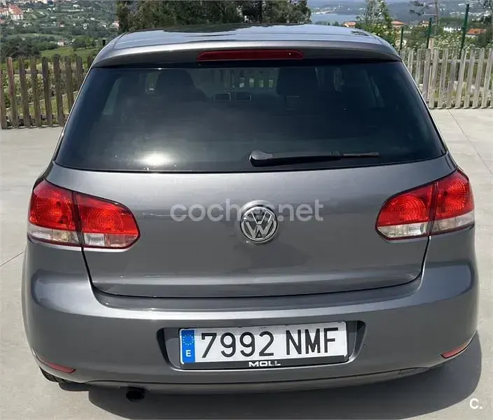 Usado VW Golf VII Advance 105 CV (77 kW) 2012 Gris / plata Berlina