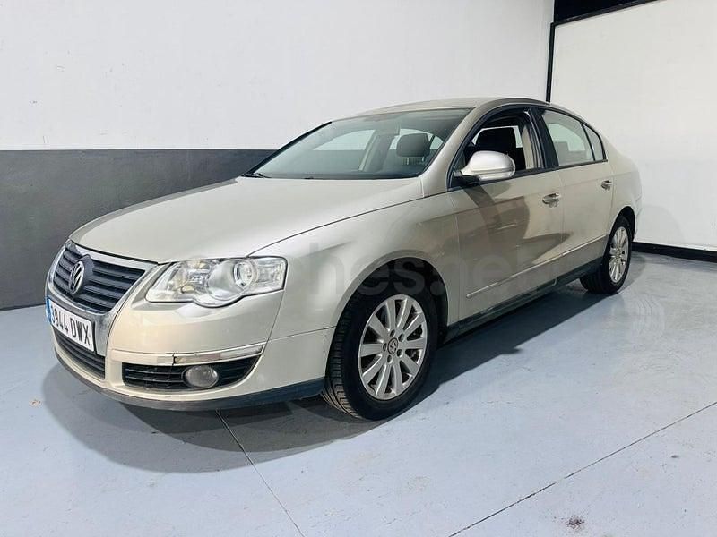Usado VW Passat Trendline 105 CV (77 kW) 2006 Beige Familiar