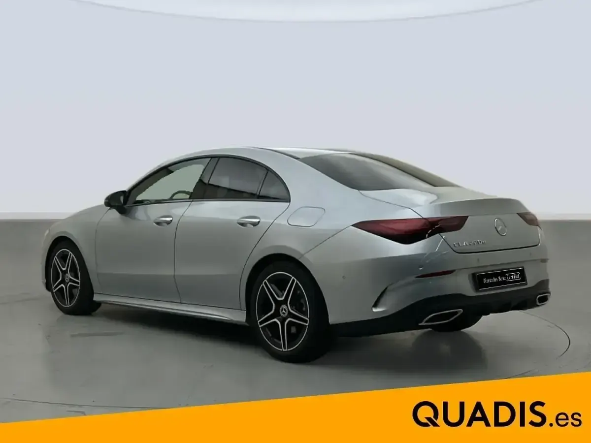 Usado Mercedes CLA220 190 CV (139 kW) 2025 Gris plata Berlina