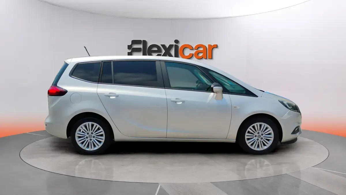 Usado Opel Zafira Tourer Excellence 134 CV (98 kW) 2018 Gris Monovolumen