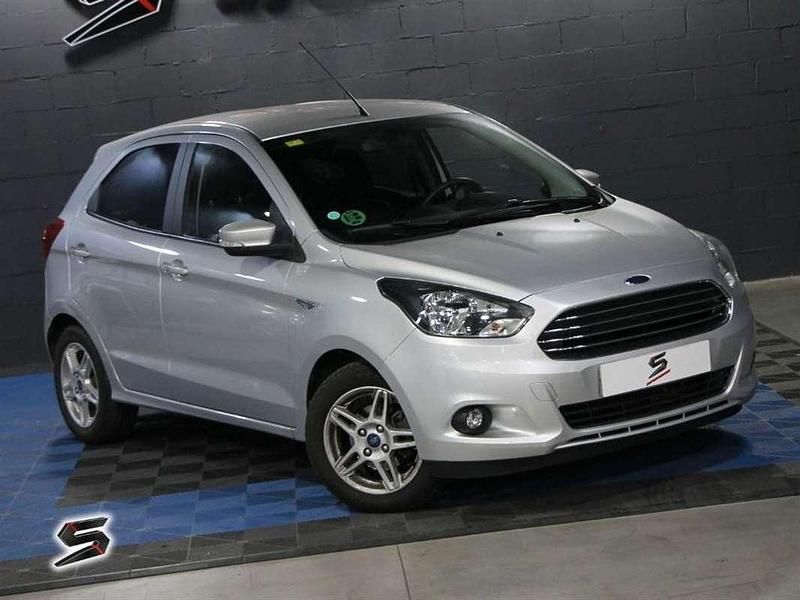 Usado Ford Taunus 84 CV (61 kW) 2018 Gris Berlina