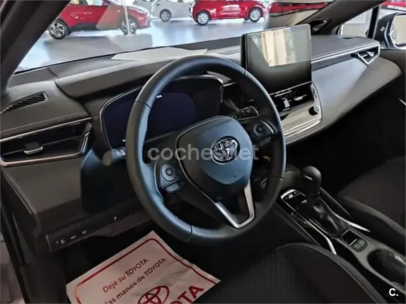 Usado Toyota Corolla Edition 140 CV (102 kW) 2023 Gris / plata Berlina