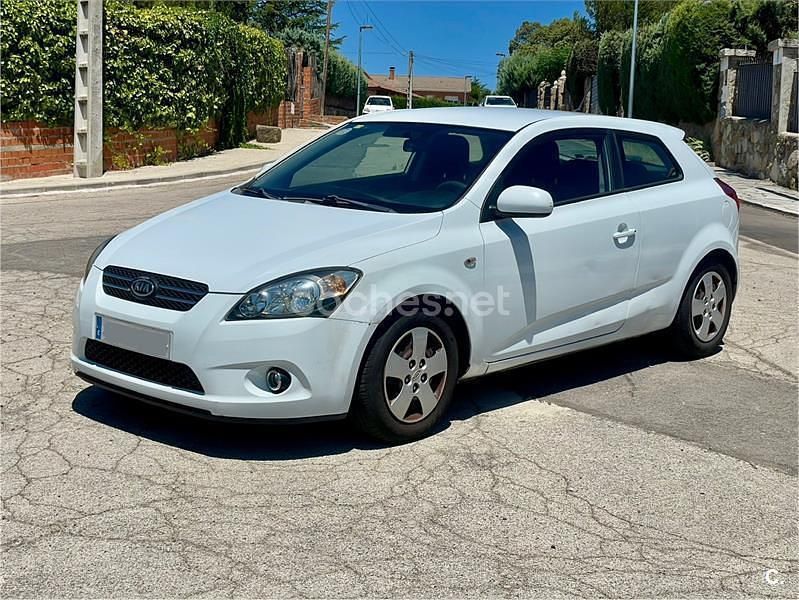 Blanco Usado 2011 Kia ProCeed Utilitario | 4000 € (Precio justo) - Imagen 1/4