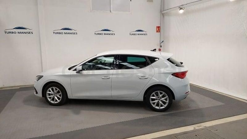 Usado Seat Leon Style 115 CV (84 kW) 2021 Blanco Berlina