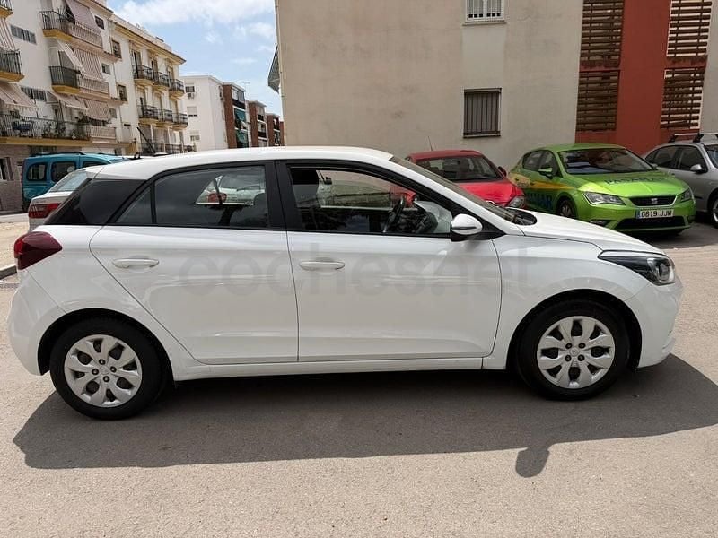 Begagnad Hyundai i20 75 HK (55 kW) 2019 Vit Halvkombi