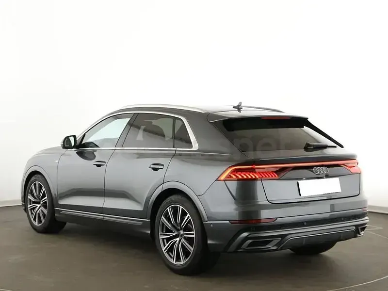 Usado Audi Q8 S-Line 286 CV (210 kW) 2022 Gris / plata SUV