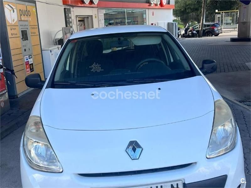 Usado Renault Clio IV Authentique 75 CV (55 kW) 2012 Blanco Berlina