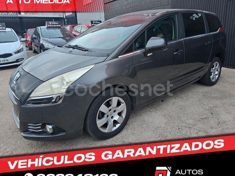Gris / plata Usado 2013 Peugeot 5008 Allure Monovolumen | 6900 € (Buen precio) - Imagen 1/4