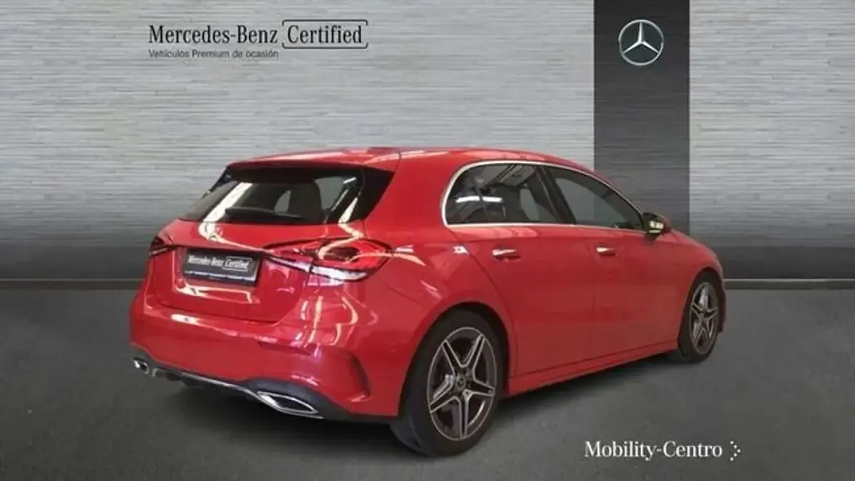Usado Mercedes A180 136 CV (100 kW) 2019 Rojo Berlina