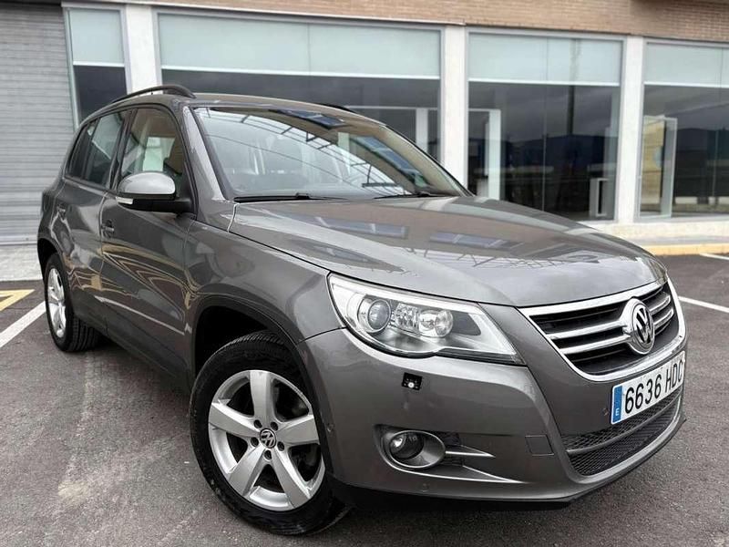 Usado VW Tiguan Advance 140 CV (102 kW) 2011 Gris SUV