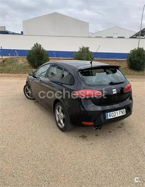 Usado Seat Leon Sport 140 CV (102 kW) 2007 Negro Utilitario