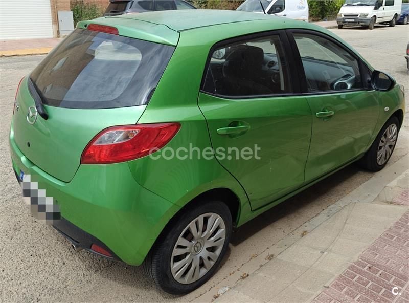 Verde Usado 2008 Mazda 2 Active Berlina | 4900 € (Buen precio) - Imagen 1/4