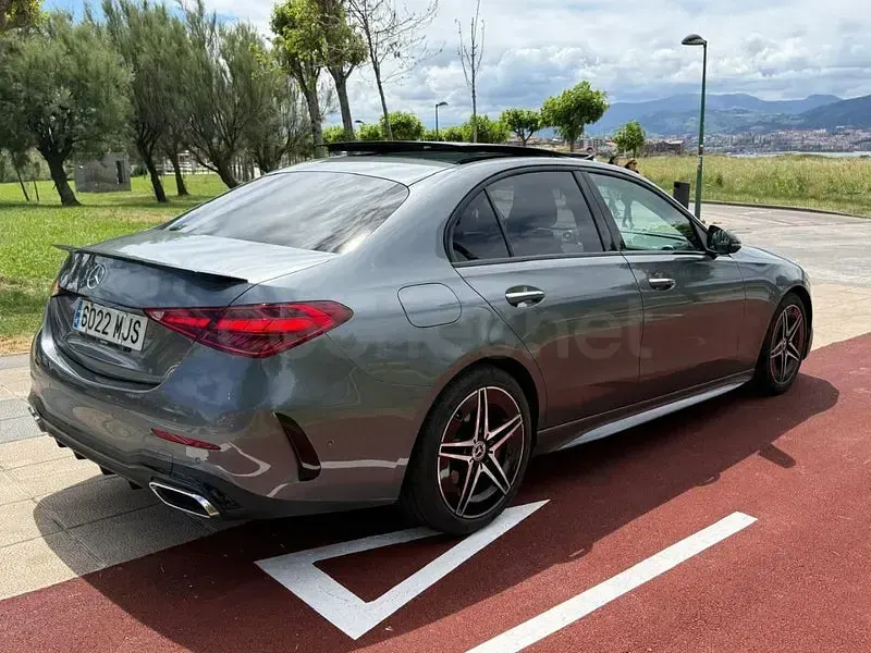 Usado Mercedes C220 200 CV (147 kW) 2023 Gris / plata Berlina