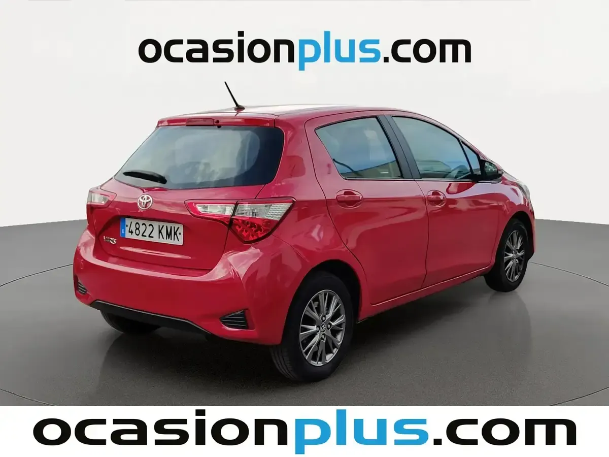 Usado Toyota Yaris Active 111 CV (81 kW) 2018 Rojo