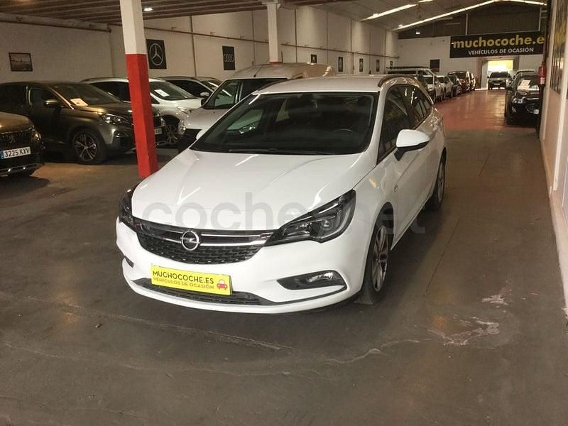 Usado Opel Astra Edition 105 CV (77 kW) 2020 Blanco Familiar