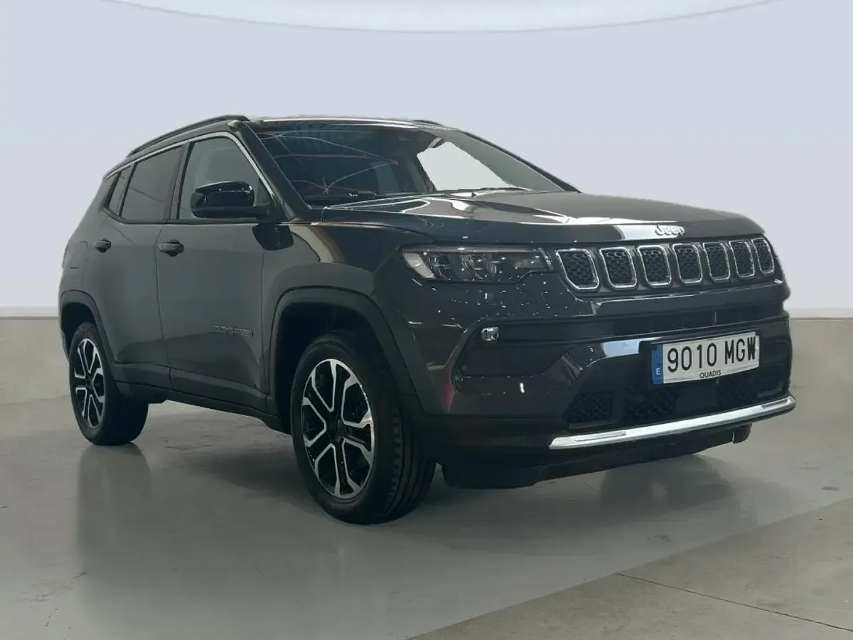 Usado Jeep Compass Limited 131 CV (96 kW) 2023 Gris SUV