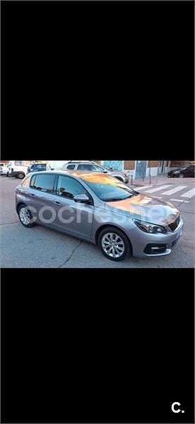 Usado Peugeot 308 Business-Line 130 CV (95 kW) 2019 Gris / plata Berlina