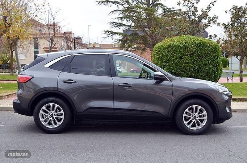 Usado Ford Kuga Titanium 150 CV (110 kW) 2022 Gris SUV