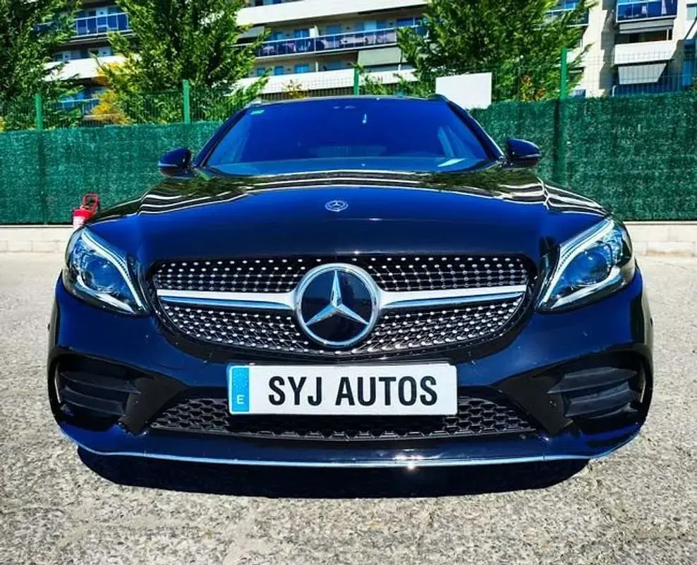 Usado Mercedes C180 AMG line 156 CV (114 kW) 2020 Negro Familiar