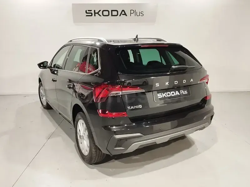 Usado Skoda Kamiq Selection 115 CV (84 kW) 2025 Negro SUV
