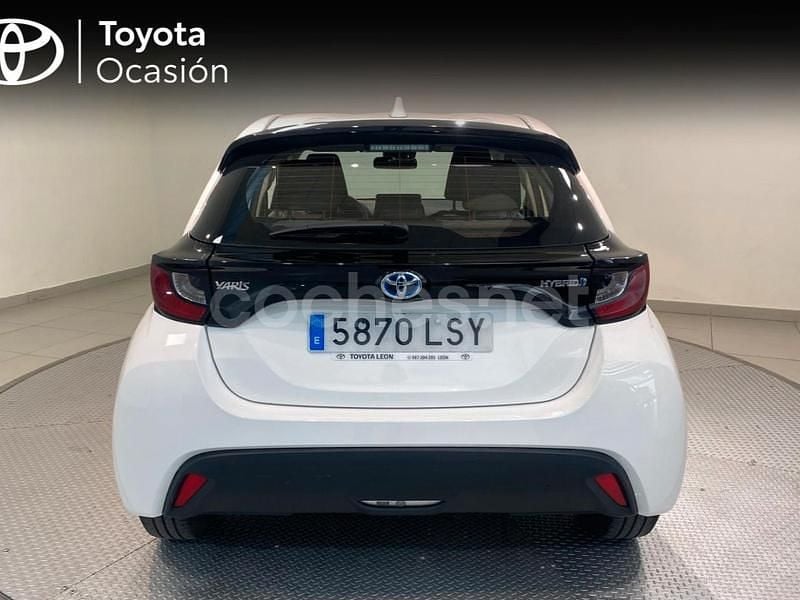 Usado Toyota Yaris Hybrid Business Edition 116 CV (85 kW) 2021 Blanco Berlina