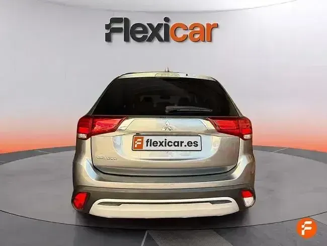 Usado Mitsubishi Outlander Motion 150 CV (110 kW) 2020 Gris SUV