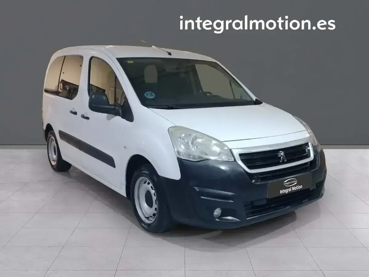 Usado Peugeot Partner Tepee Access 74 CV (54 kW) 2018 Blanco Monovolumen