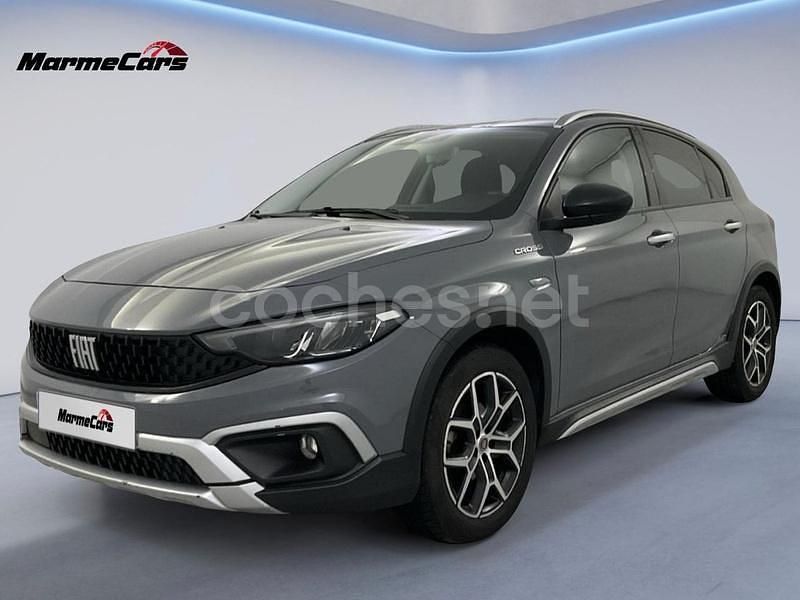 Usado Fiat Tipo Cross 130 CV (95 kW) 2022 Gris / plata Berlina