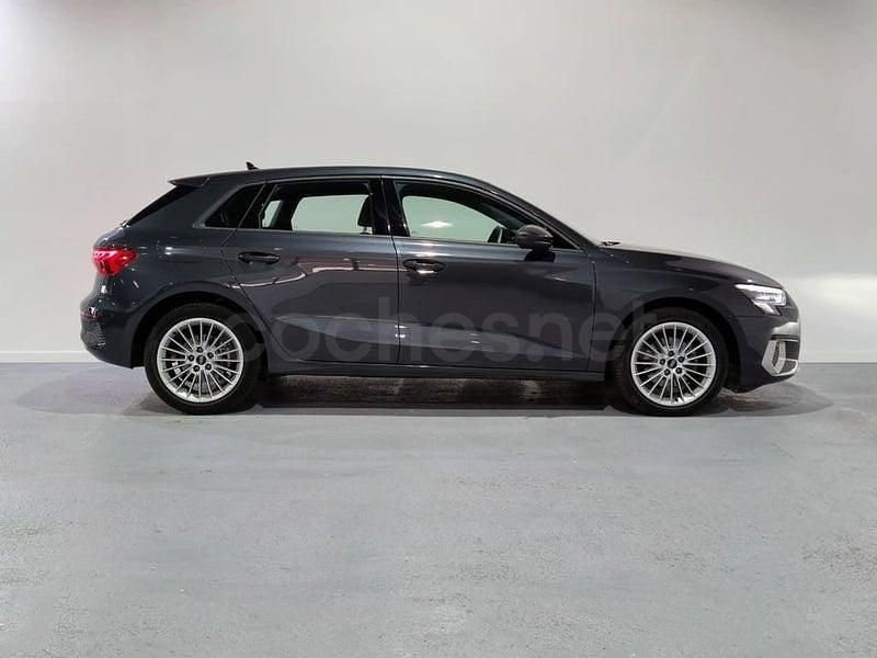 Usado Audi A3 Advanced Plus 116 CV (85 kW) 2024 Gris / plata Berlina